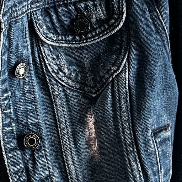 Twenty One Juniors Small Cropped Distressed Jean Jacket - Picture 7 of 8